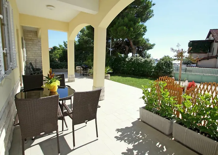 Ante-1 By Interhome Lejlighed *